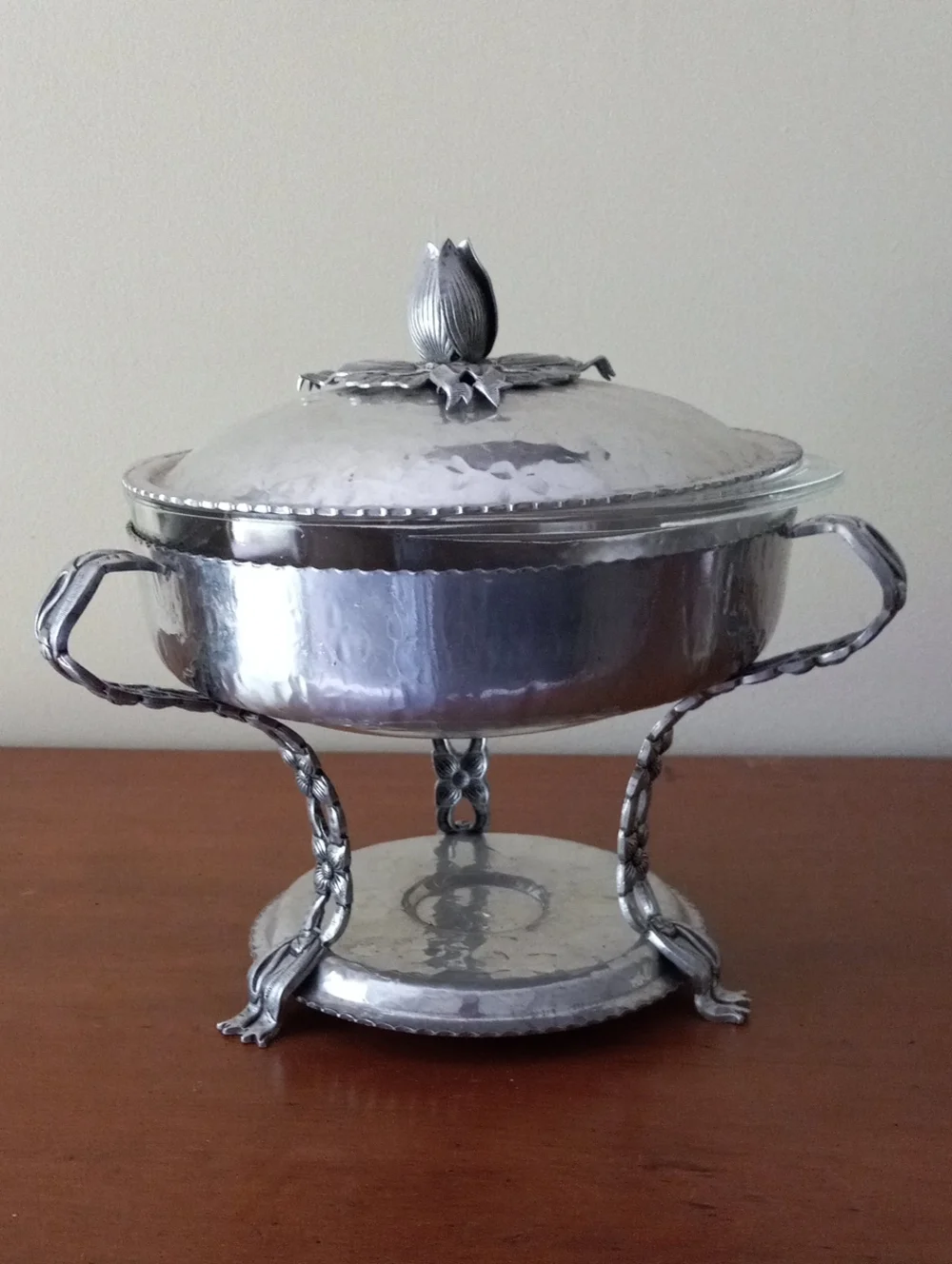 Vintage Rodney Kent Floral Hammered Aluminum Serving Chaffing Dish with Lid